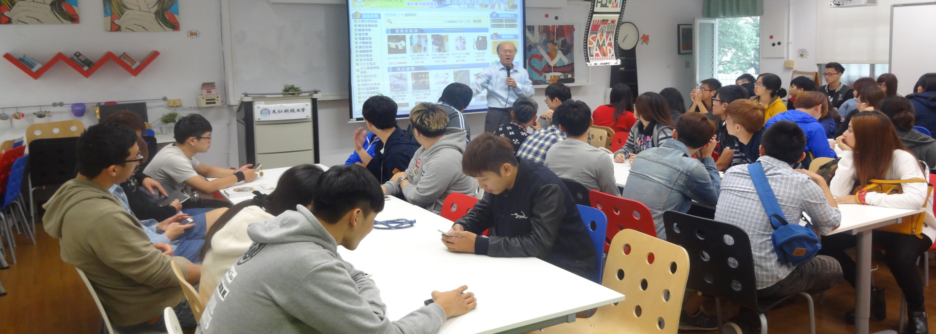 H306 行銷廣告專業教室